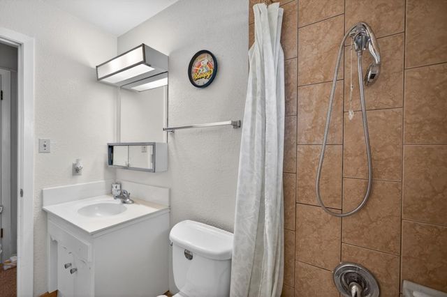 7404 Lindale Dr, Sacramento, CA 95828