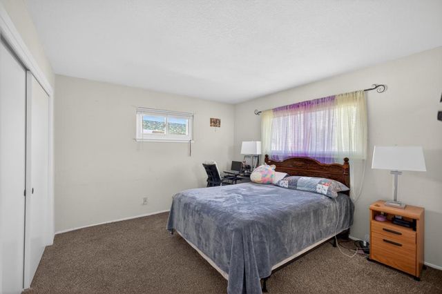 7404 Lindale Dr, Sacramento, CA 95828