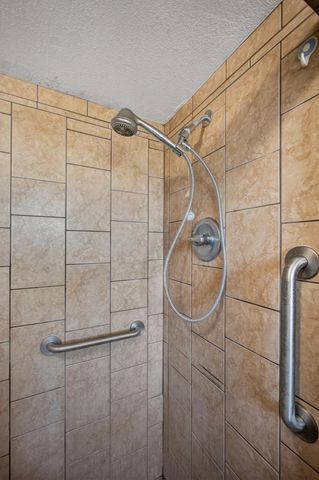 7404 Lindale Dr, Sacramento, CA 95828