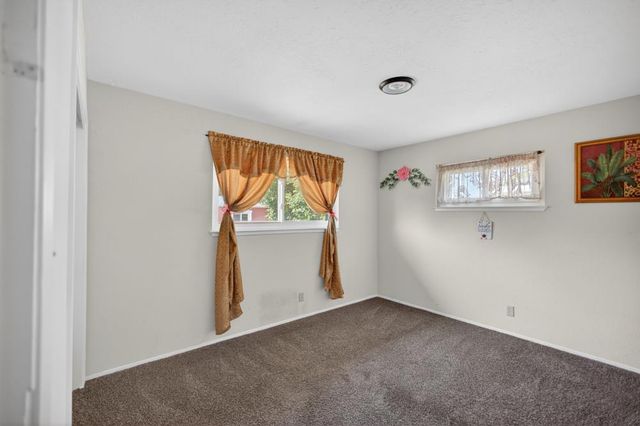 7404 Lindale Dr, Sacramento, CA 95828