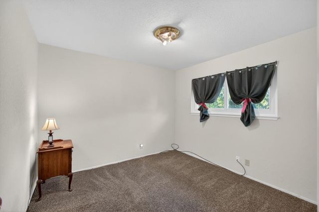 7404 Lindale Dr, Sacramento, CA 95828