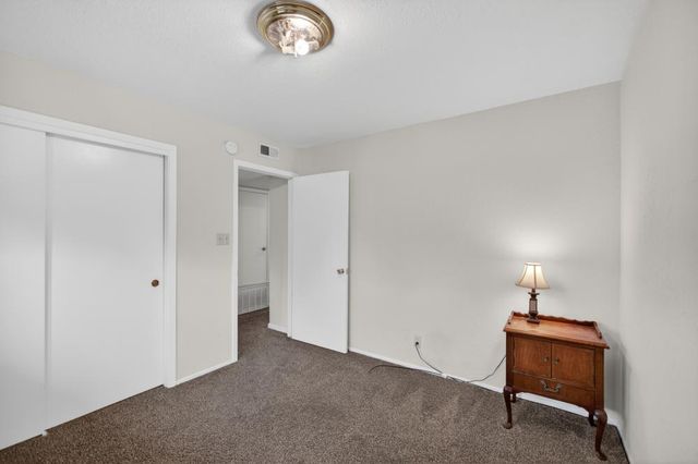 7404 Lindale Dr, Sacramento, CA 95828