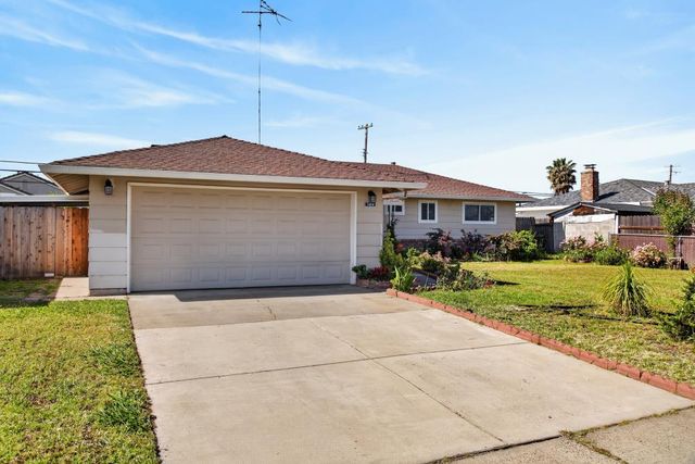 7404 Lindale Dr, Sacramento, CA 95828