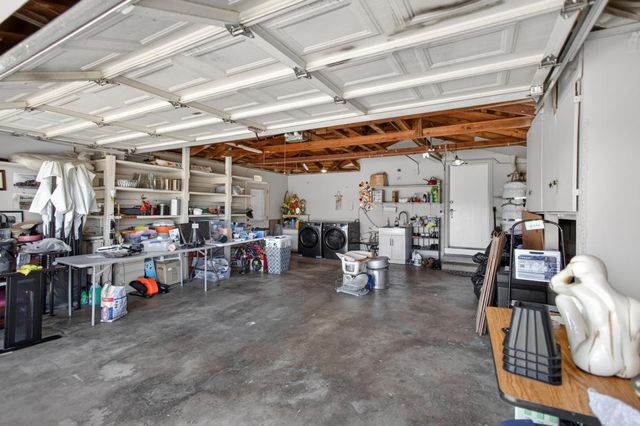 7404 Lindale Dr, Sacramento, CA 95828