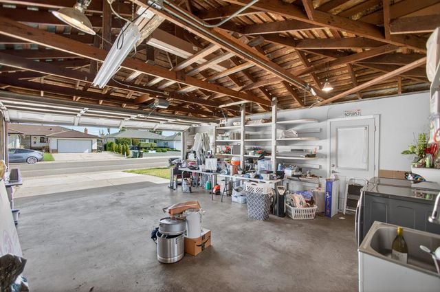 7404 Lindale Dr, Sacramento, CA 95828