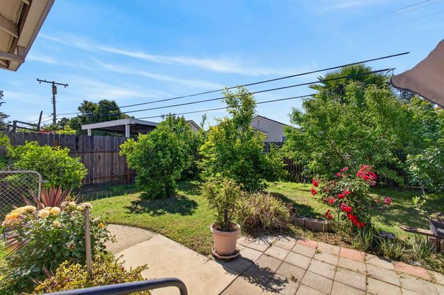 7404 Lindale Dr, Sacramento, CA 95828