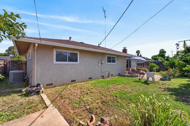 7404 Lindale Dr, Sacramento, CA 95828