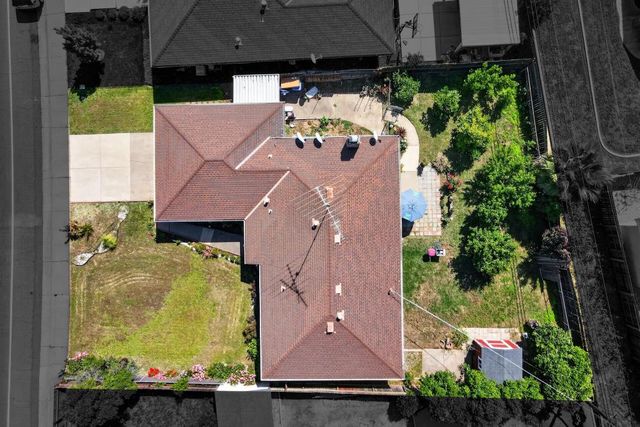 7404 Lindale Dr, Sacramento, CA 95828