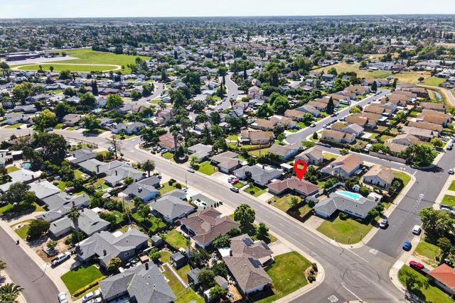 7404 Lindale Dr, Sacramento, CA 95828