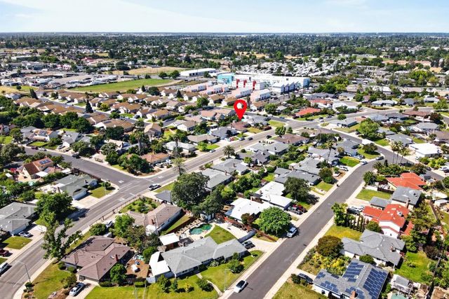 7404 Lindale Dr, Sacramento, CA 95828