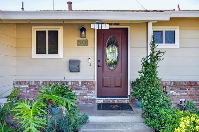 7404 Lindale Dr, Sacramento, CA 95828