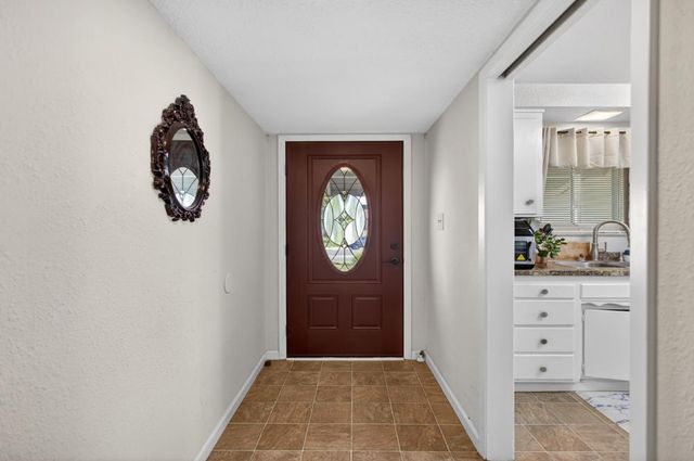 7404 Lindale Dr, Sacramento, CA 95828