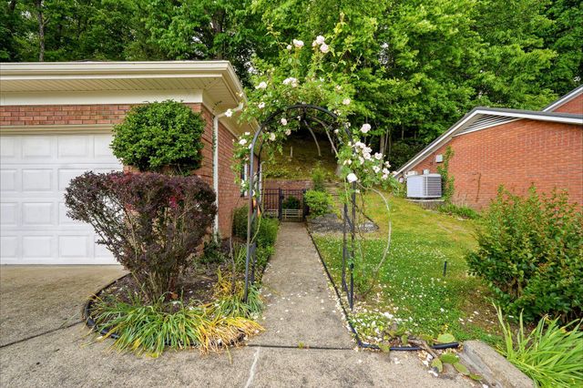 68 Camelot Drive, Huntington, WV 25705