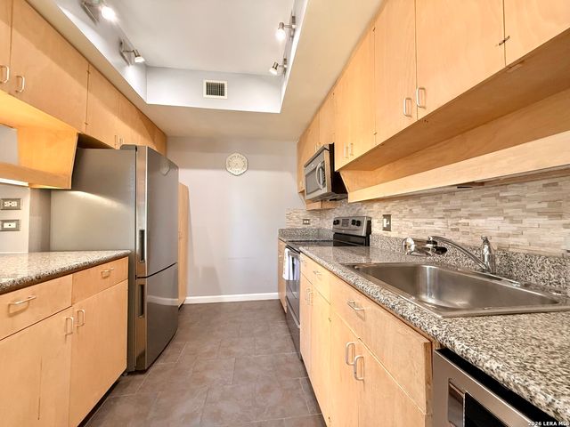 8642 Fredericksburg Rd Apt 701, San Antonio, TX 78240
