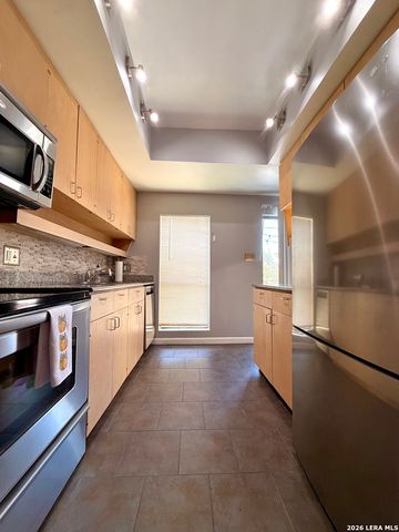 8642 Fredericksburg Rd Apt 701, San Antonio, TX 78240