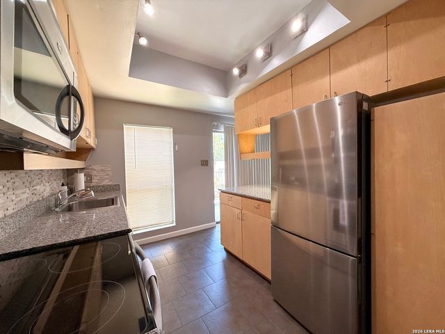 8642 Fredericksburg Rd Apt 701, San Antonio, TX 78240