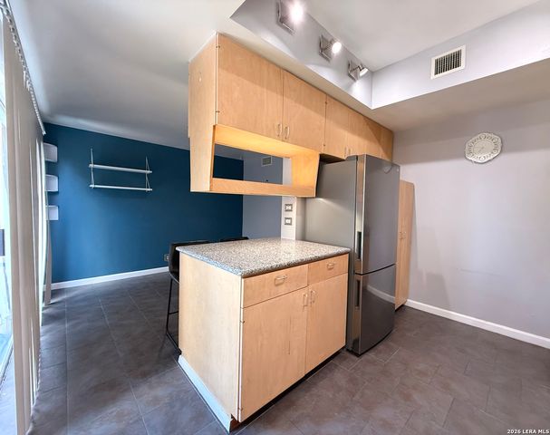 8642 Fredericksburg Rd Apt 701, San Antonio, TX 78240