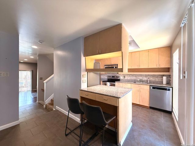 8642 Fredericksburg Rd Apt 701, San Antonio, TX 78240