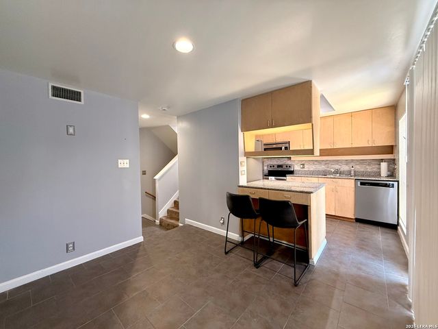 8642 Fredericksburg Rd Apt 701, San Antonio, TX 78240