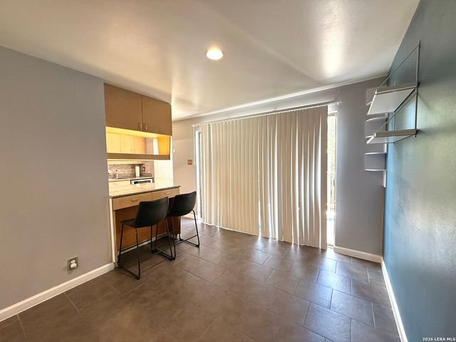 8642 Fredericksburg Rd Apt 701, San Antonio, TX 78240