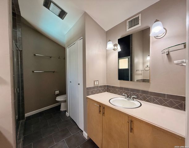 8642 Fredericksburg Rd Apt 701, San Antonio, TX 78240
