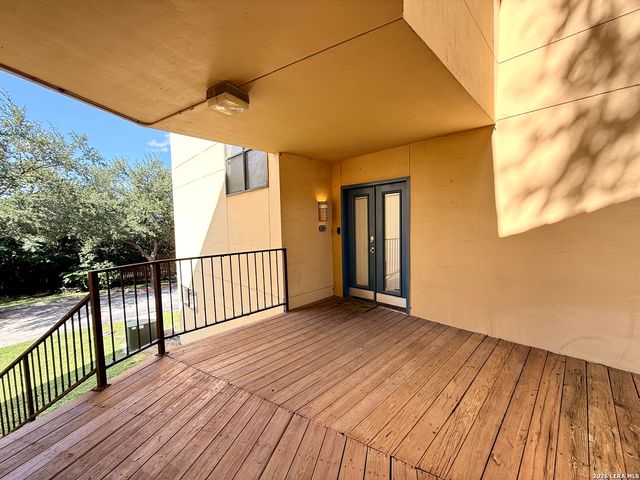 8642 Fredericksburg Rd Apt 701, San Antonio, TX 78240