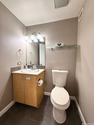 8642 Fredericksburg Rd Apt 701, San Antonio, TX 78240