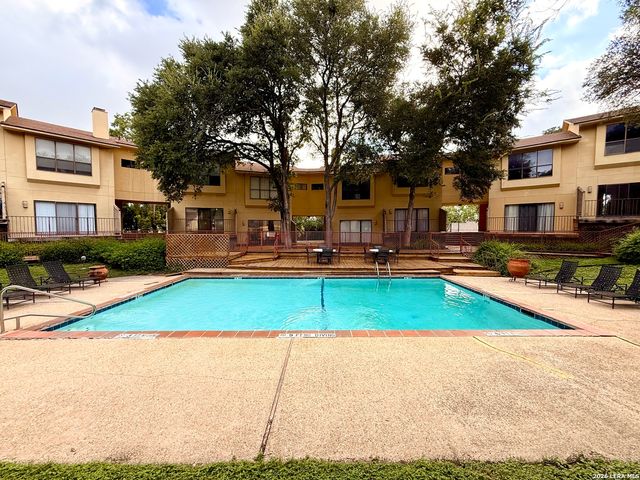 8642 Fredericksburg Rd Apt 701, San Antonio, TX 78240