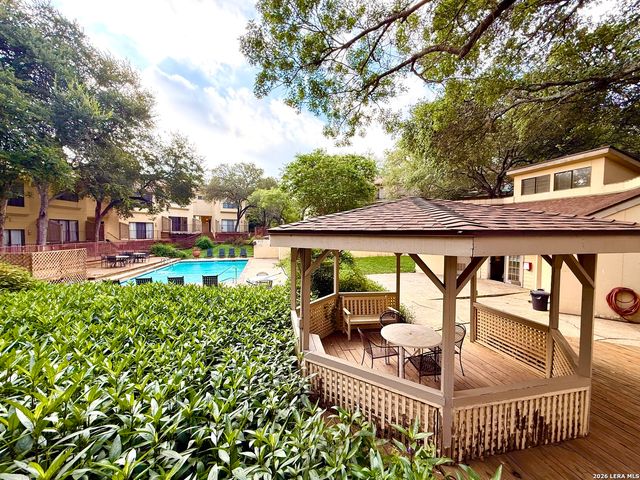 8642 Fredericksburg Rd Apt 701, San Antonio, TX 78240
