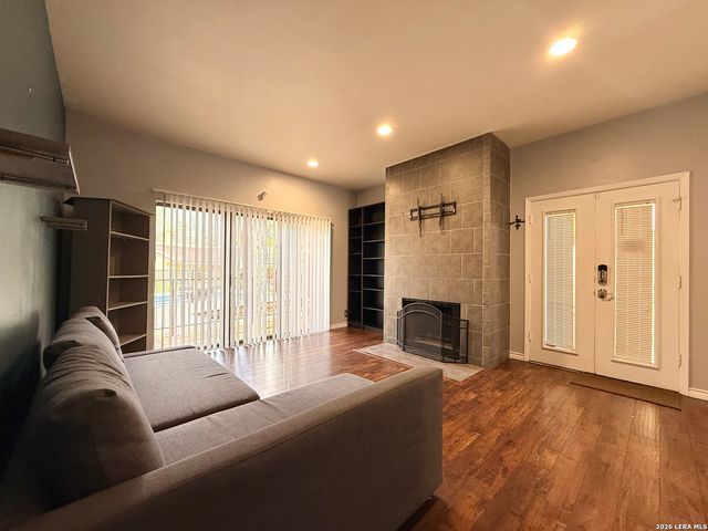 8642 Fredericksburg Rd Apt 701, San Antonio, TX 78240