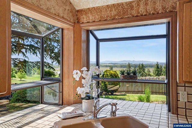 10725 Oak Dr SE, Salem, OR 97306