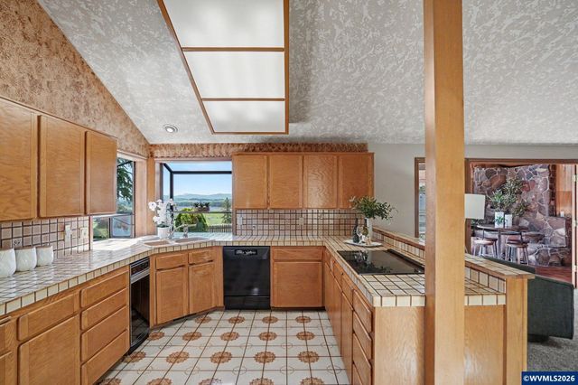 10725 Oak Dr SE, Salem, OR 97306