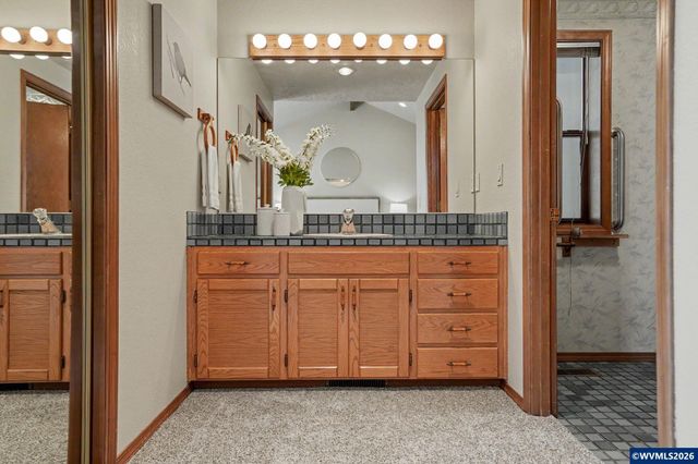 10725 Oak Dr SE, Salem, OR 97306
