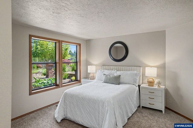10725 Oak Dr SE, Salem, OR 97306