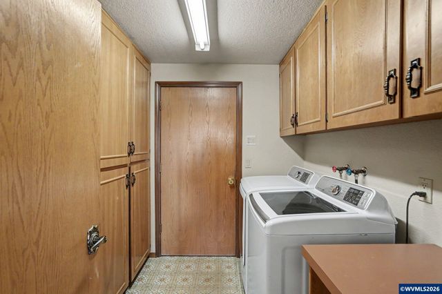 10725 Oak Dr SE, Salem, OR 97306