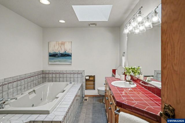 10725 Oak Dr SE, Salem, OR 97306