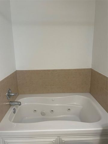 2340 Fruitful Drive, Midwest City, OK 73130