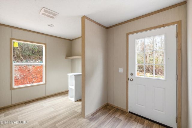 1009 S Gateway Ave, Rockwood, TN 37854