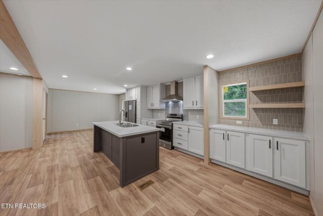 1009 S Gateway Ave, Rockwood, TN 37854
