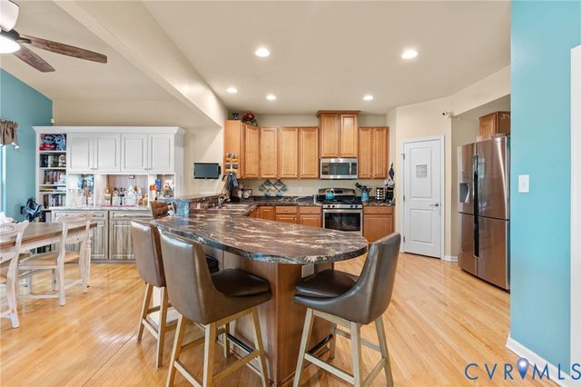 325 Taylor Farm Ln, Sandston, VA 23150