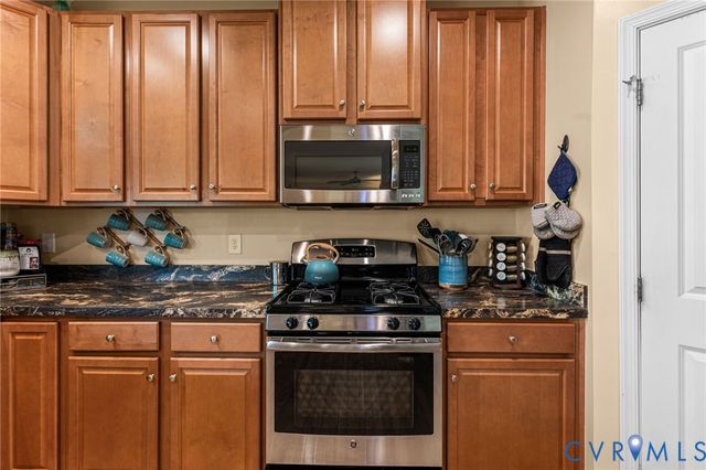 325 Taylor Farm Ln, Sandston, VA 23150