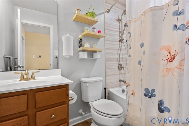 325 Taylor Farm Ln, Sandston, VA 23150