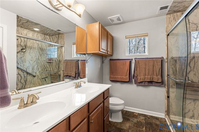 325 Taylor Farm Ln, Sandston, VA 23150