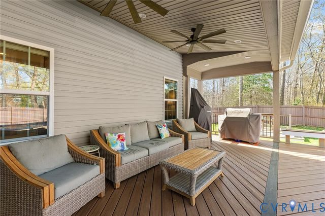 325 Taylor Farm Ln, Sandston, VA 23150