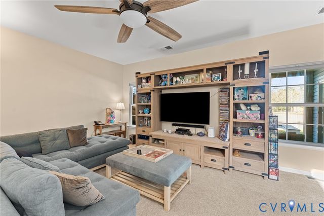 325 Taylor Farm Ln, Sandston, VA 23150