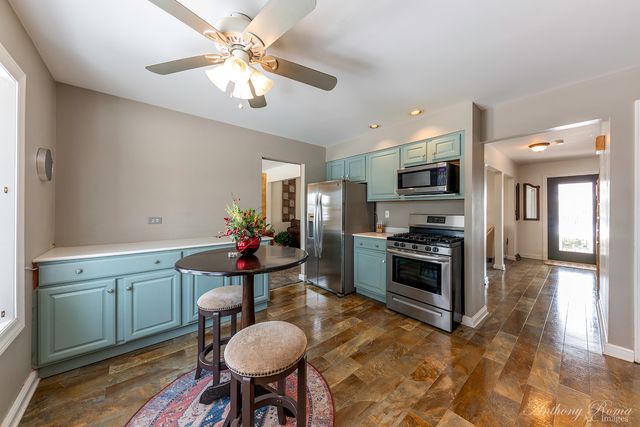 533 N Beck Road, Lindenhurst, IL 60046