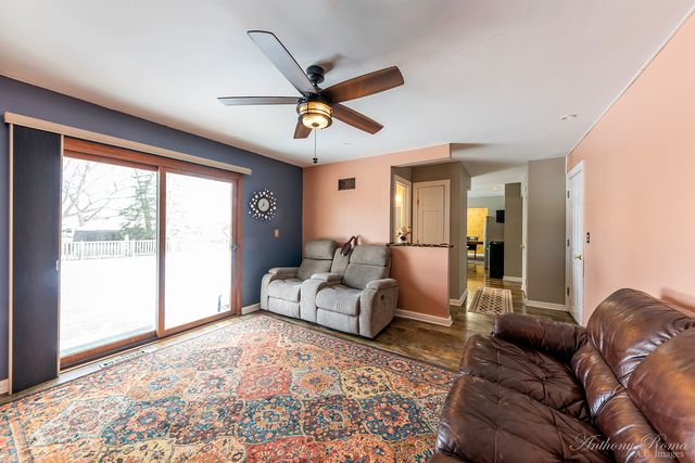 533 N Beck Road, Lindenhurst, IL 60046