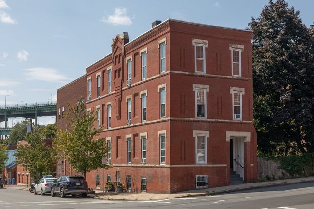 44 Beacon St 4, Chelsea, MA 02150