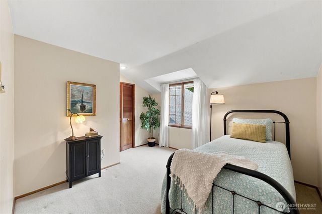 2615 93rd Place NE, Clyde Hill, WA 98004