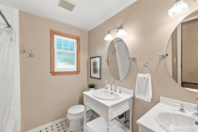 2615 93rd Place NE, Clyde Hill, WA 98004